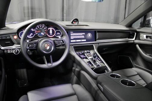 2023 Porsche Panamera 4 Platinum Edition