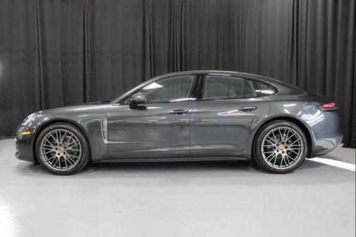 2023 Porsche Panamera 4 Platinum Edition