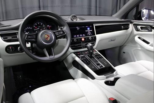 2025 Porsche Macan T