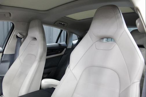 2025 Porsche Panamera 4