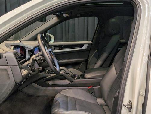 2024 Porsche Cayenne AWD