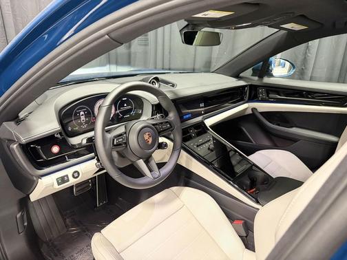 2026 Porsche Panamera 4
