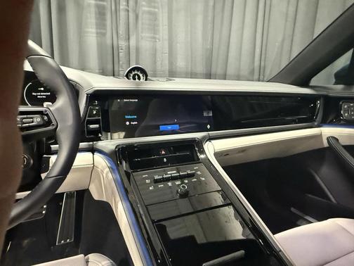 2026 Porsche Panamera 4