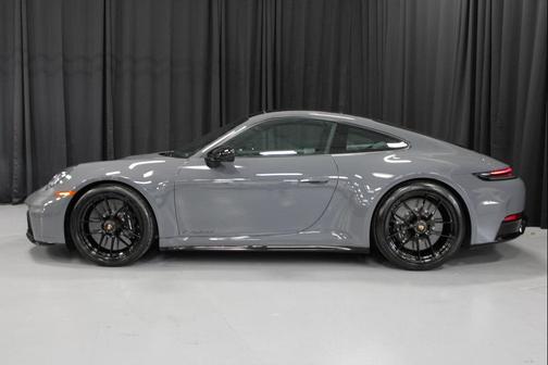 2025 Porsche 911 Carrera 4 GTS