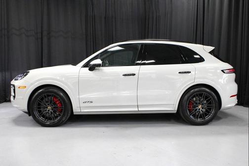 2025 Porsche Cayenne GTS