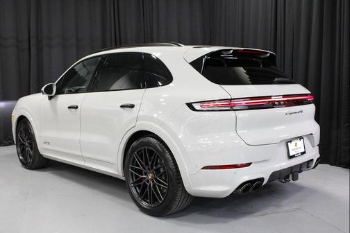 2025 Porsche Cayenne GTS