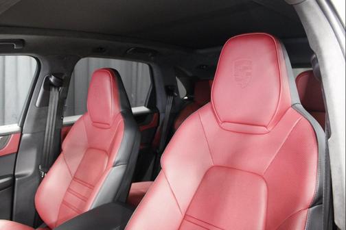 2025 Porsche Cayenne GTS