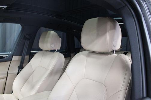 2025 Porsche Macan T