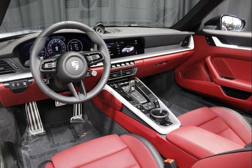 2025 Porsche 911 Carrera