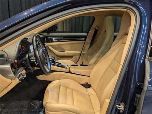 2018 Porsche Panamera 4