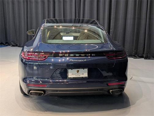 2018 Porsche Panamera 4