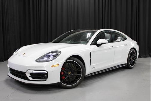 2022 Porsche Panamera GTS
