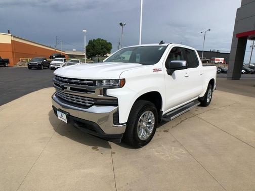 Photo 3 of 37 of 2019 Chevrolet Silverado 1500 LT