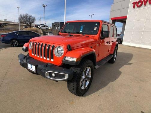 Photo 3 of 37 of 2018 Jeep Wrangler Unlimited Sahara