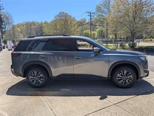 2022 Nissan Pathfinder SV 4WD