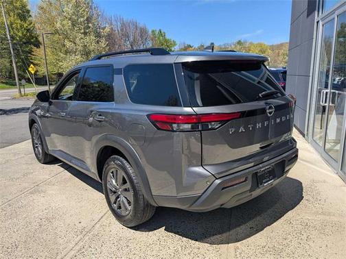 2022 Nissan Pathfinder SV 4WD
