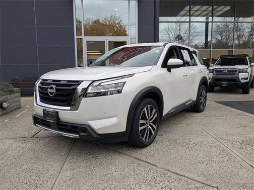 2023 Nissan Pathfinder Platinum 4WD