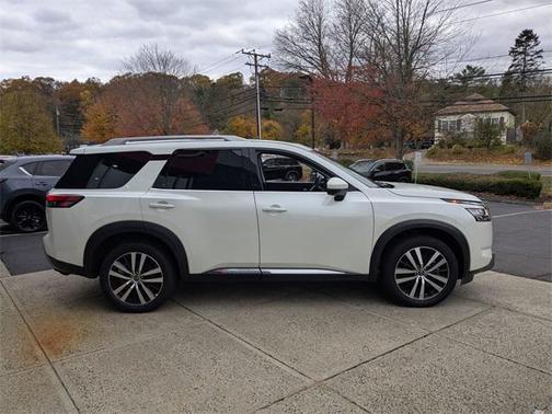 2023 Nissan Pathfinder Platinum 4WD
