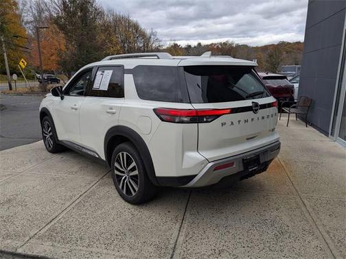 2023 Nissan Pathfinder Platinum 4WD