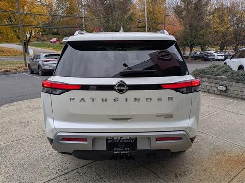 2023 Nissan Pathfinder Platinum 4WD