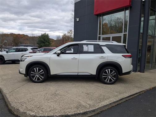 2023 Nissan Pathfinder Platinum 4WD