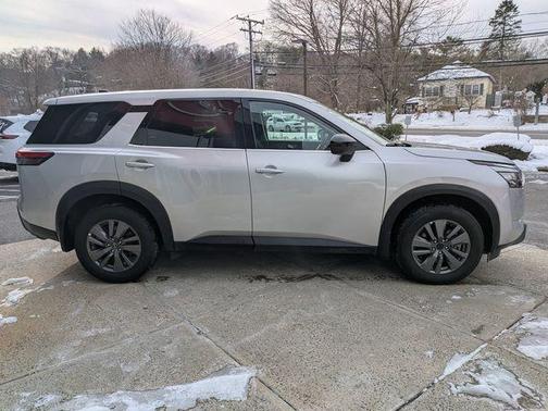 2024 Nissan Pathfinder S 4WD