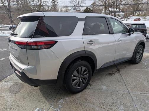 2024 Nissan Pathfinder S 4WD