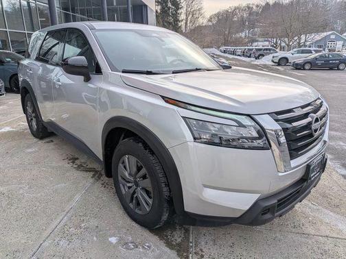 2024 Nissan Pathfinder S 4WD