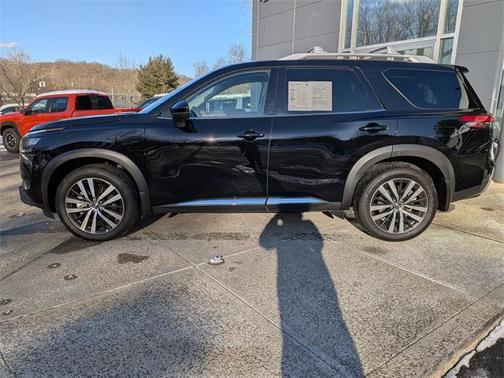 2025 Nissan Pathfinder Platinum 4WD