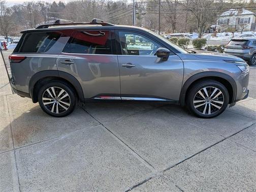 2023 Nissan Pathfinder Platinum 4WD