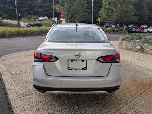 2022 Nissan Versa 1.6 S