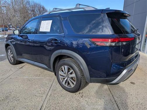 2023 Nissan Pathfinder SL 4WD