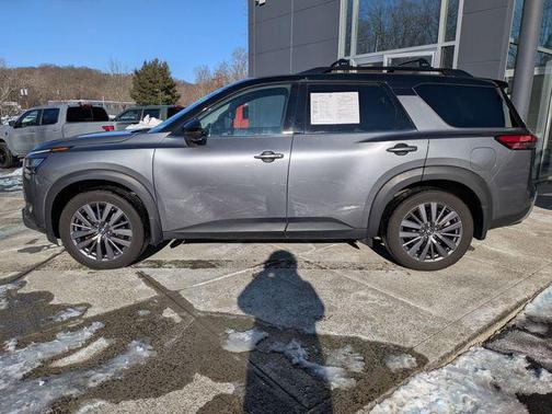 2023 Nissan Pathfinder SL 4WD