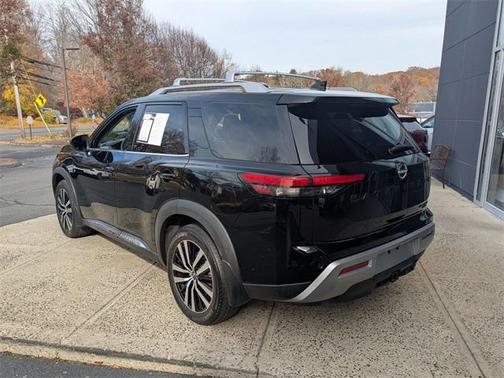 2023 Nissan Pathfinder Platinum 4WD
