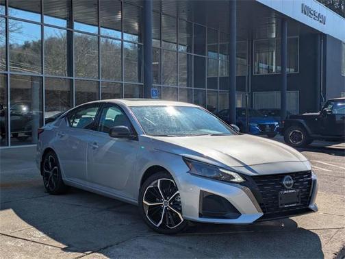 2025 Nissan Altima SR FWD