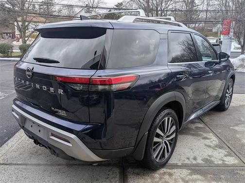 2022 Nissan Pathfinder Platinum 4WD