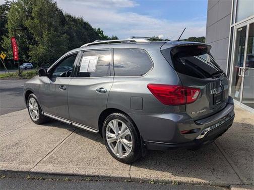2018 Nissan Pathfinder SL