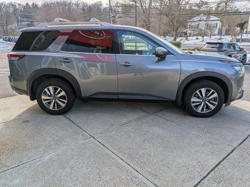 2024 Nissan Pathfinder SL 4WD