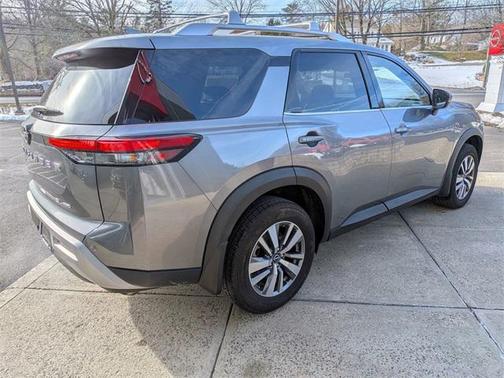 2024 Nissan Pathfinder SL 4WD