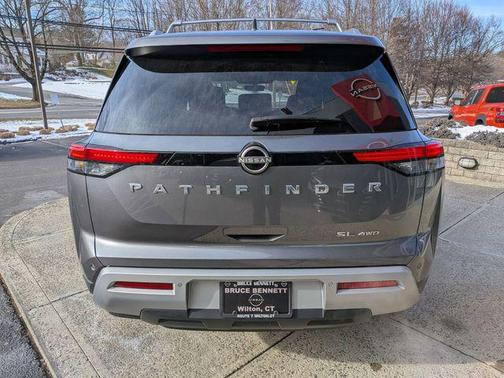 2024 Nissan Pathfinder SL 4WD