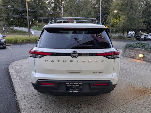 2022 Nissan Pathfinder SV 4WD
