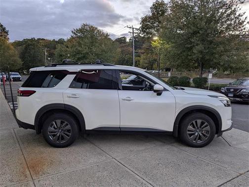 2022 Nissan Pathfinder SV 4WD