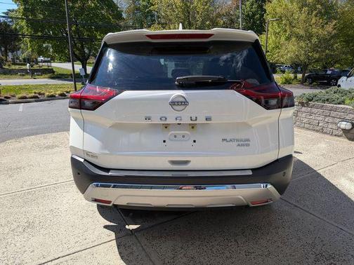Pearl White Tricoat 2023 Nissan Rogue Platinum