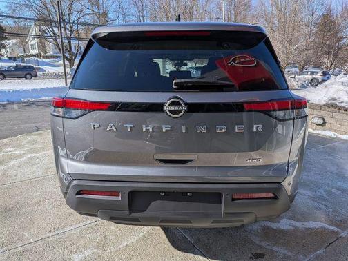 2024 Nissan Pathfinder S 4WD