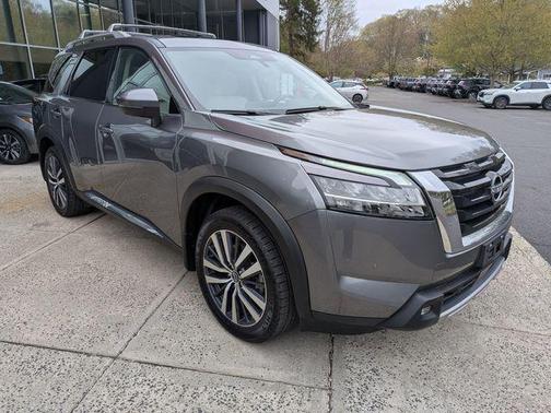 Gun Metallic 2022 Nissan Pathfinder Platinum