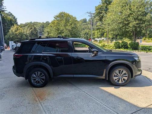 2022 Nissan Pathfinder SV 4WD