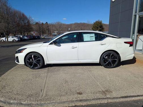 2025 Nissan Altima SR FWD