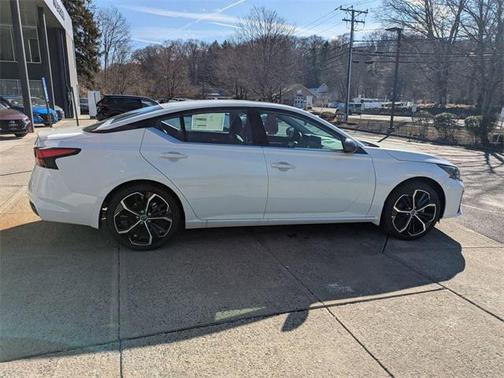 2025 Nissan Altima SR FWD