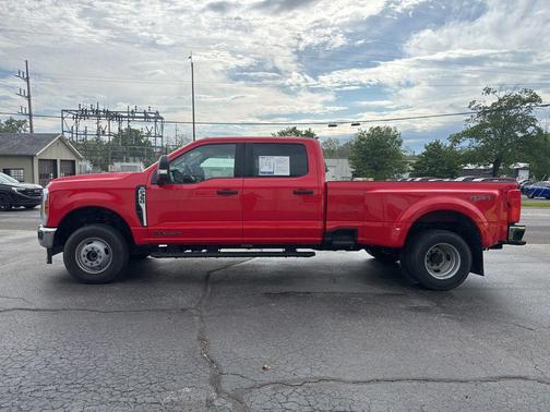 Race Red 2026 Ford F-350 XLT