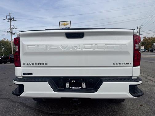 Summit White 2026 Chevrolet Silverado 1500 Custom